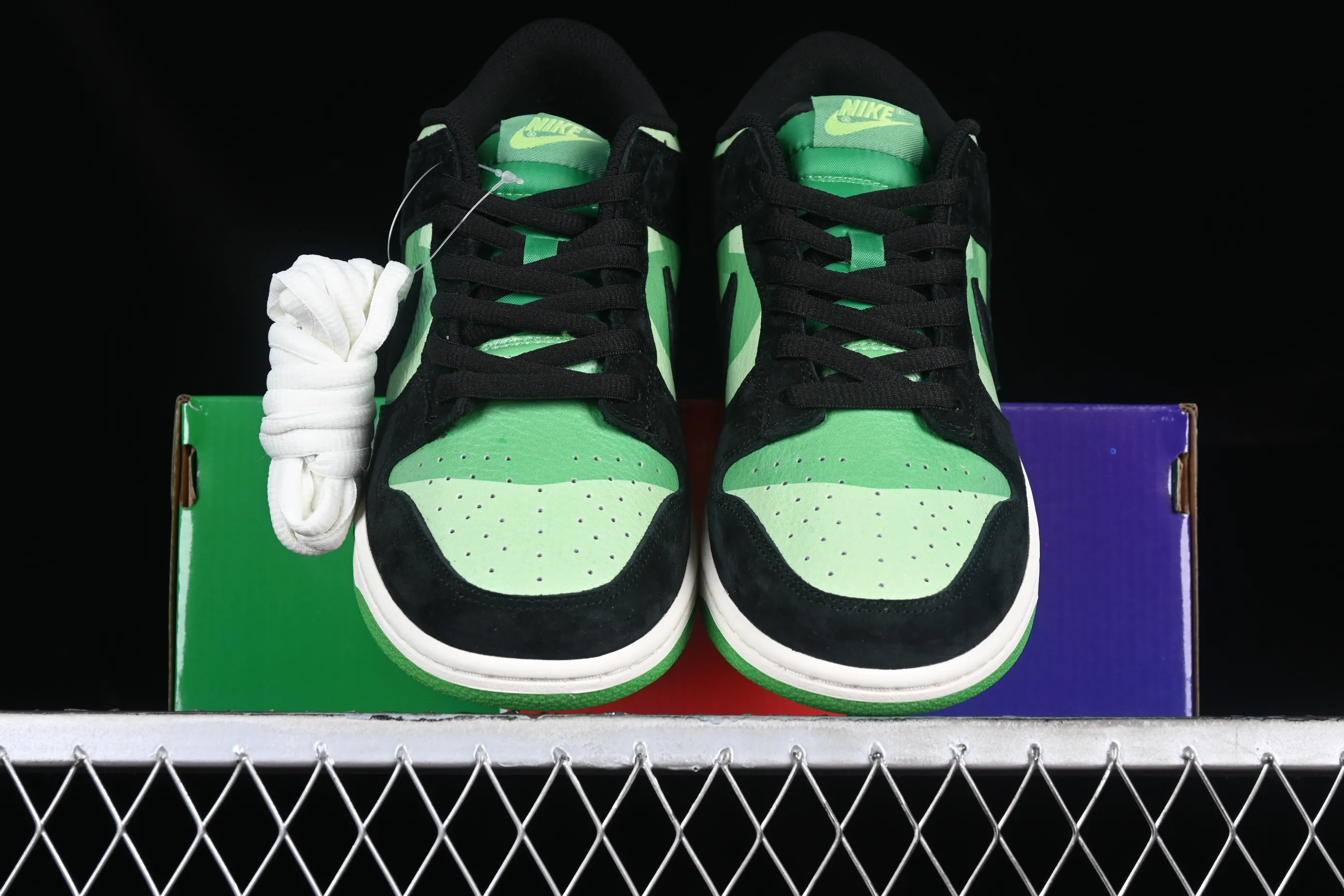 All Categories Nk SB Dunk Series Nk SB Dunk Low Low-top sneakers The Powerpuff Girls x Nk Dunk SB Low Powerpuff Girls joint black and green SB low-top casual sneakers GP5532-062